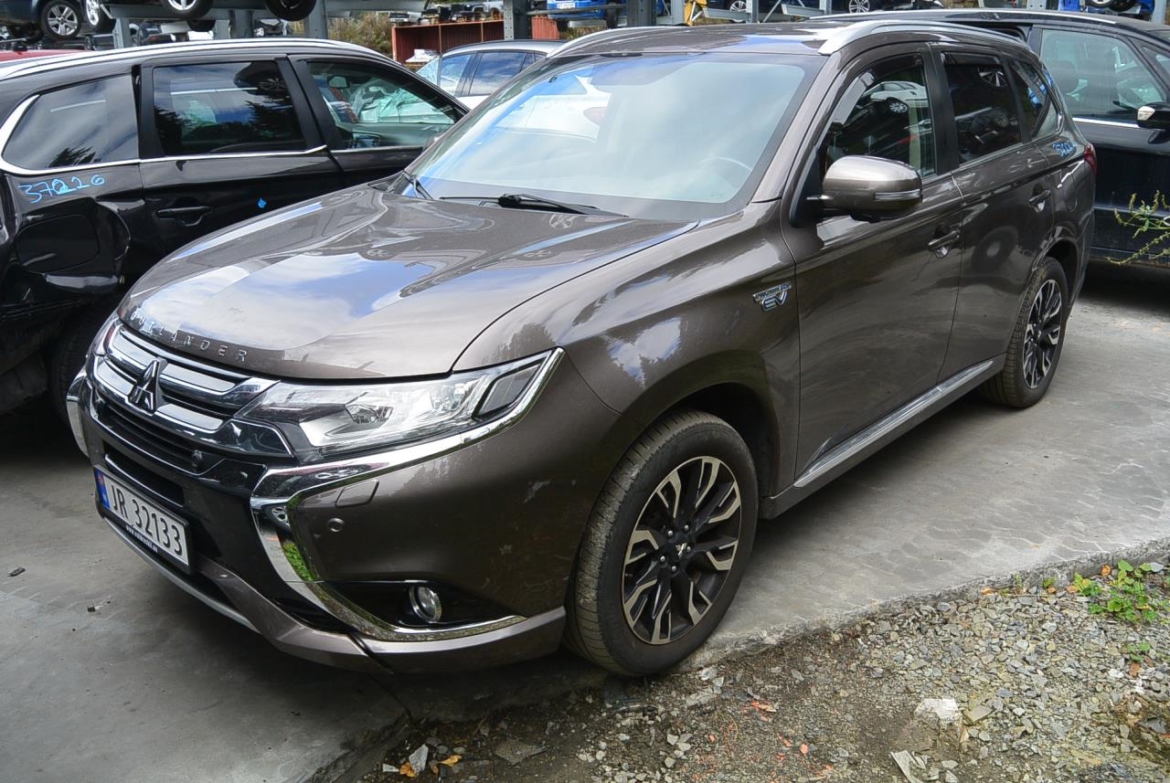 Mitsubishi Outlander, 2015- (Type III, Fase 2) parts car, Engine code: 4B11, Gearbox code: 2700A404