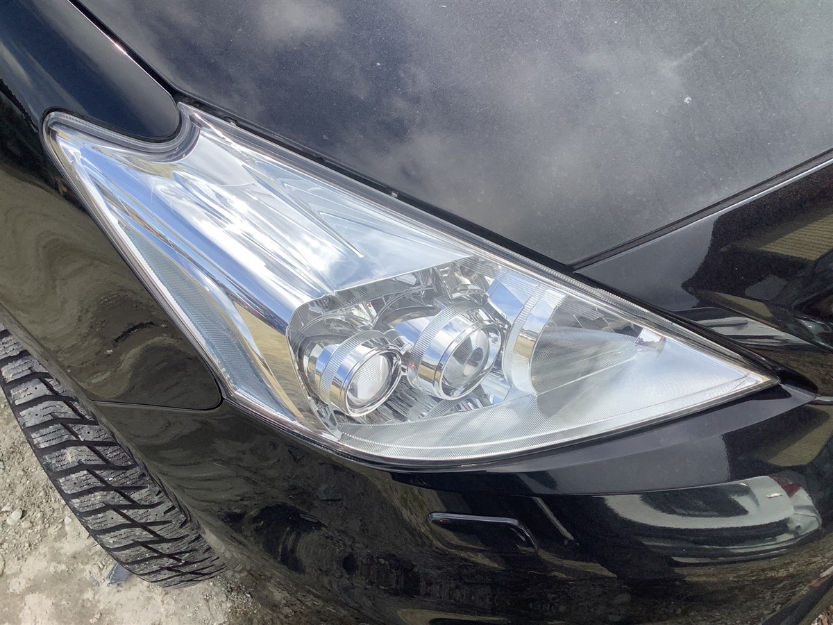 Frontlykt høyre halogen til Toyota Prius +7, 2012-2020 (STV, Type III) (STV) (81145-47610)