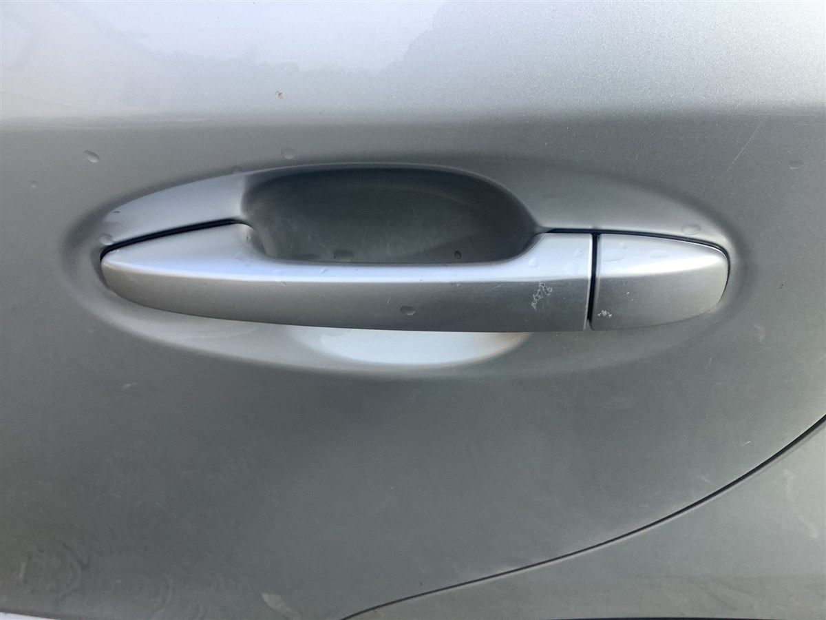 Dørhåndtak utv venstre bak til Toyota Prius +7, 2012-2020 (STV, Type III) (STV) 